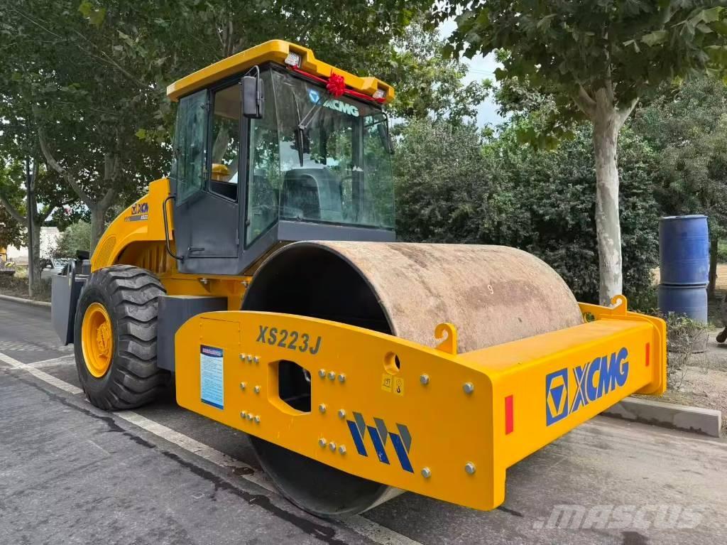 XCMG XS 223 J Single drum rollers