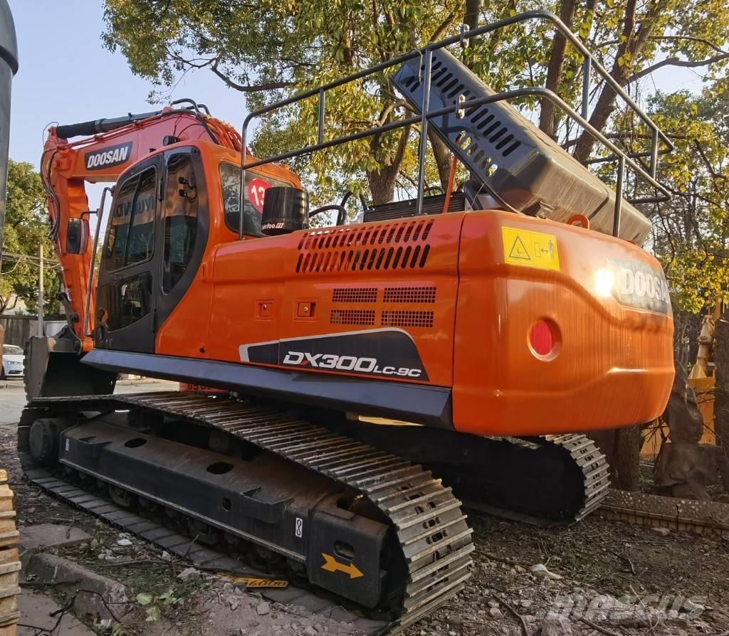 Doosan DX 300 LC Crawler excavators