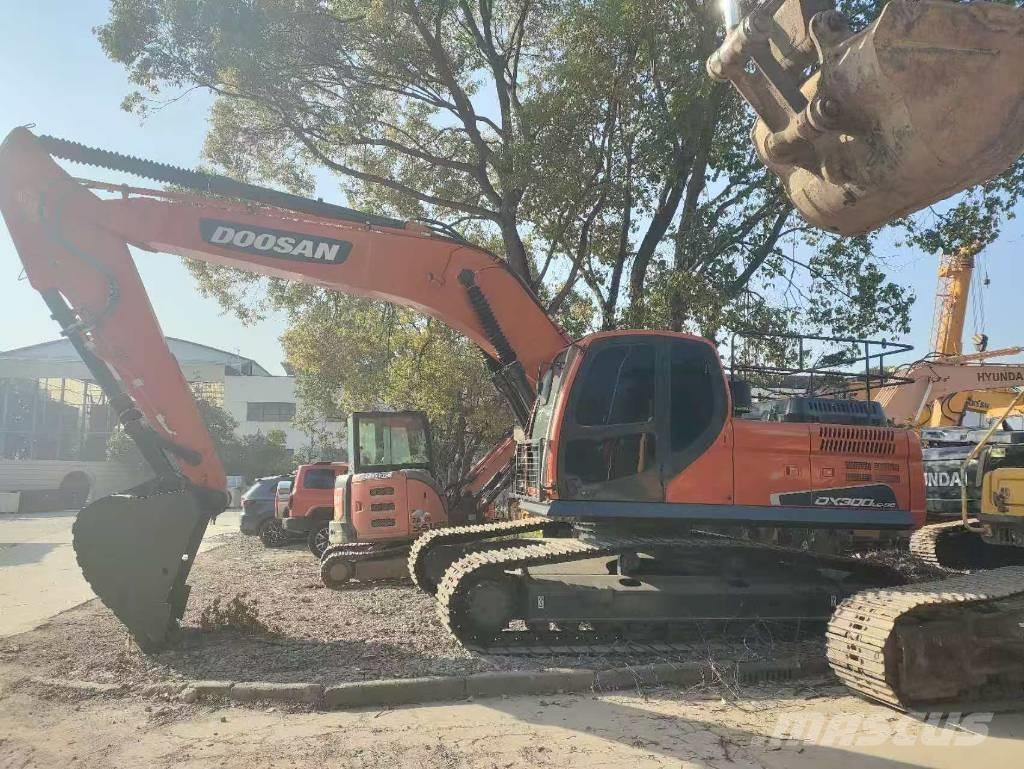 Doosan DX 300 LC Crawler excavators
