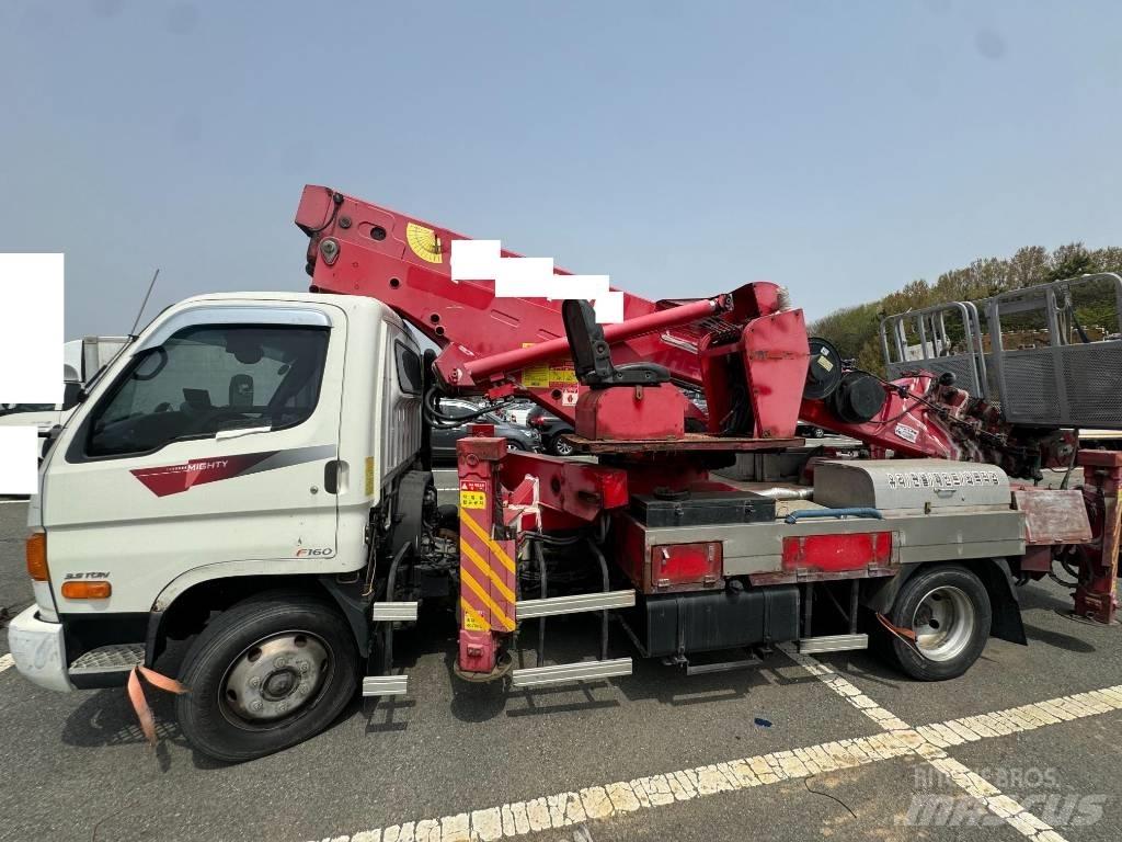 Horyong SKY280 Truck mounted aerial platforms
