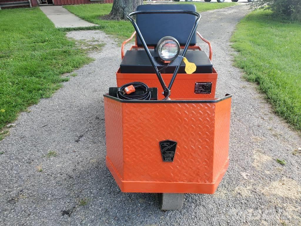 Taylor-Dunn SS536 Towing truck