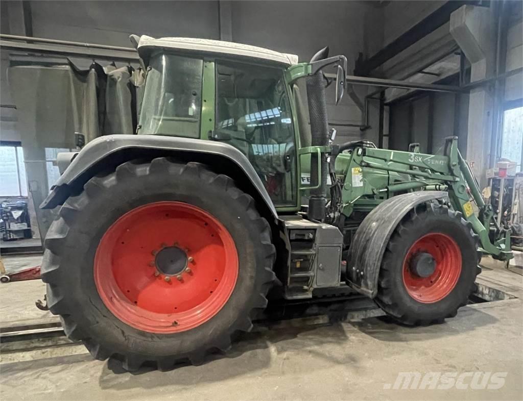 Fendt 820 Vario Tractors
