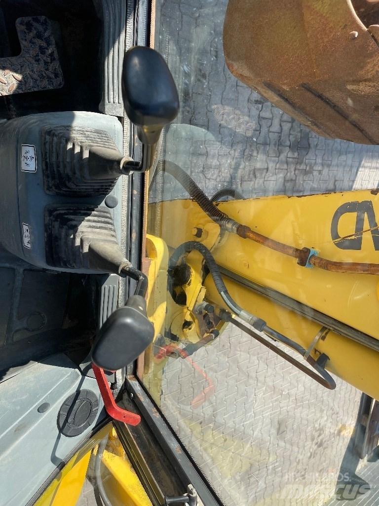 New Holland LB 110 TLB's