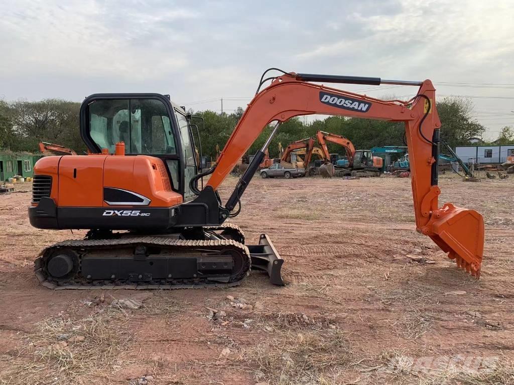 Doosan DX 55 Mini excavators < 7t