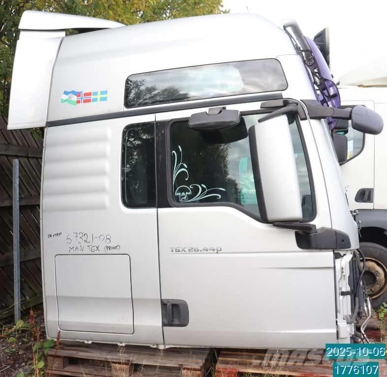 MAN TGX 26.440 Cabins and interior