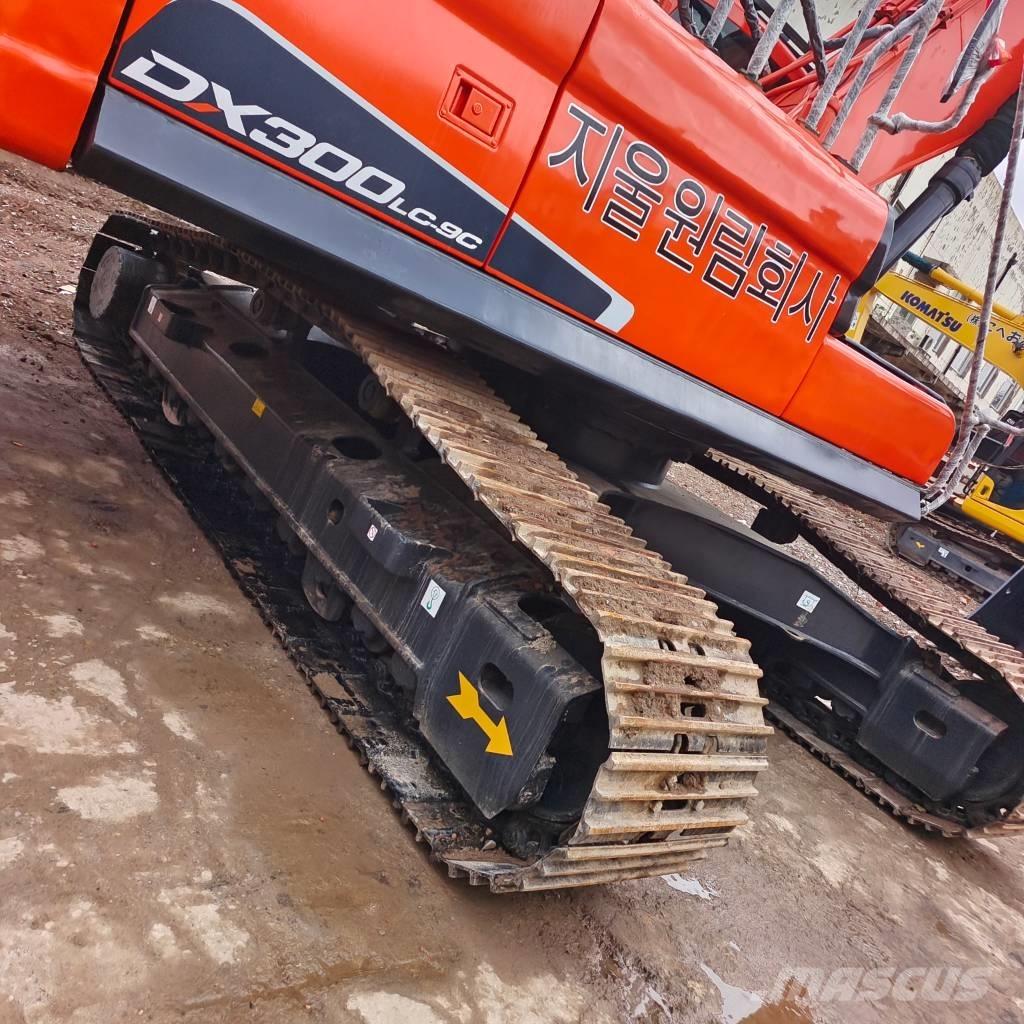 Doosan DX 300LC Crawler excavators