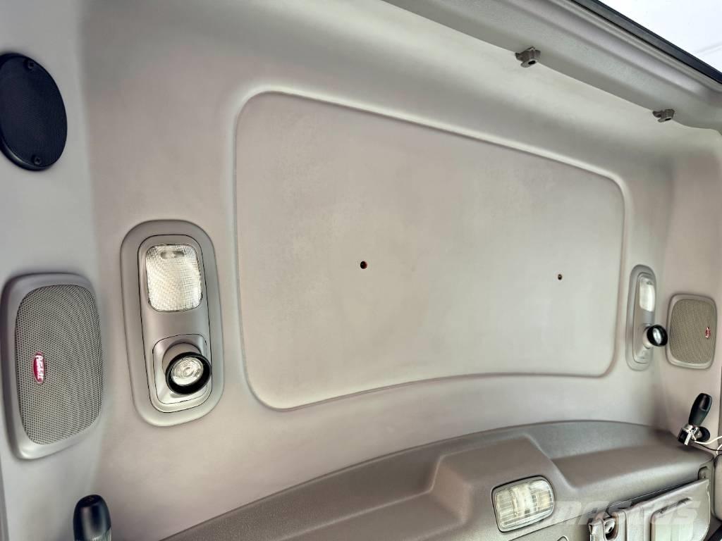 Peterbilt 389 Truck Tractor Units