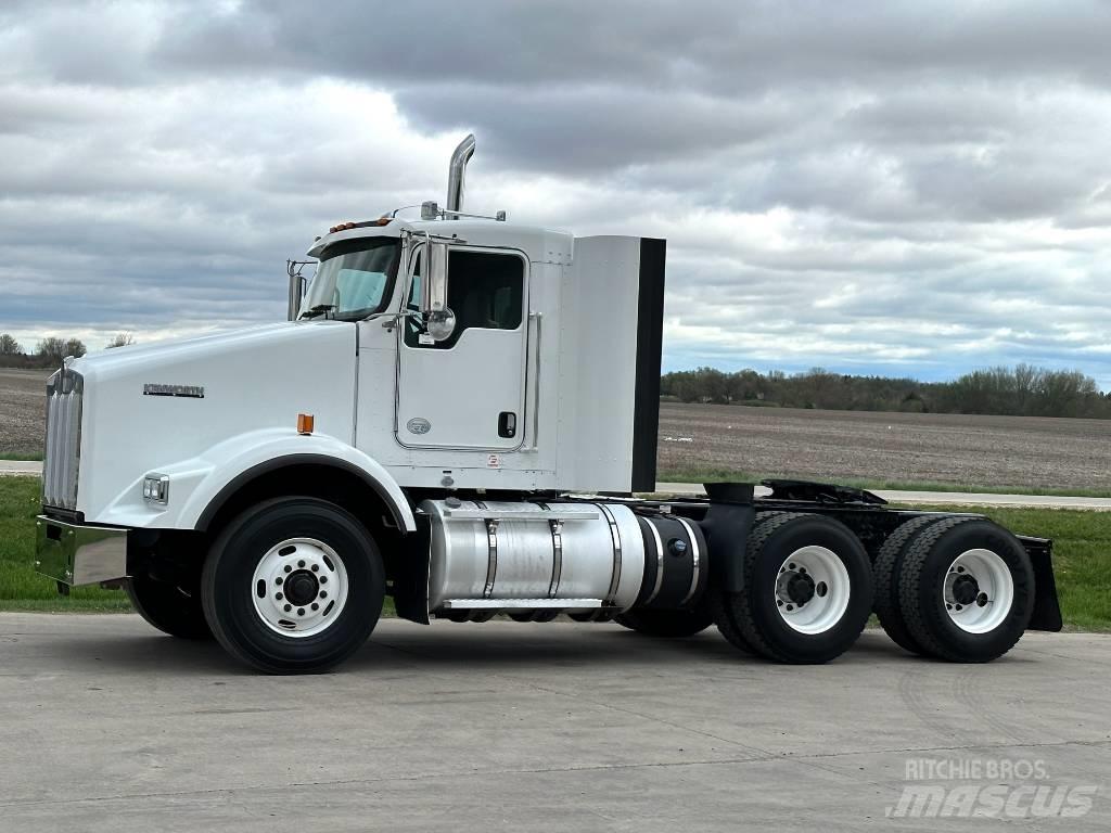 Kenworth T800 Truck Tractor Units