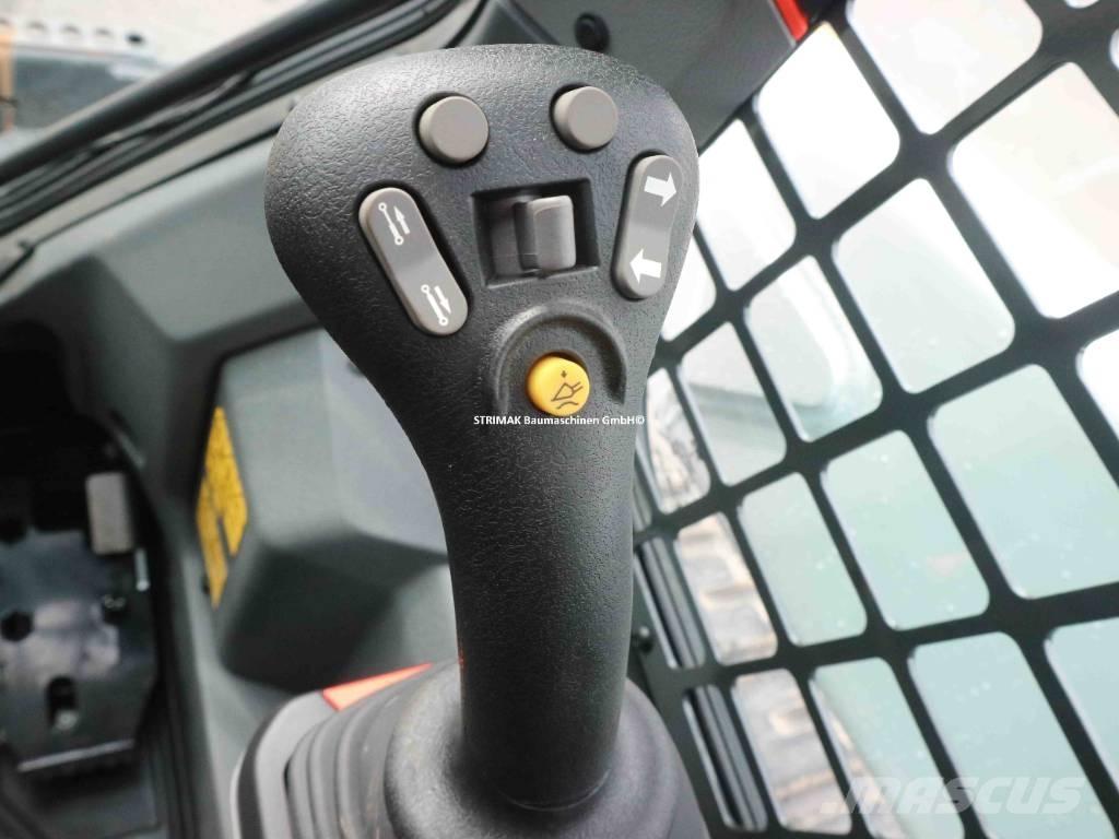Bobcat T76 Crawler FEL's