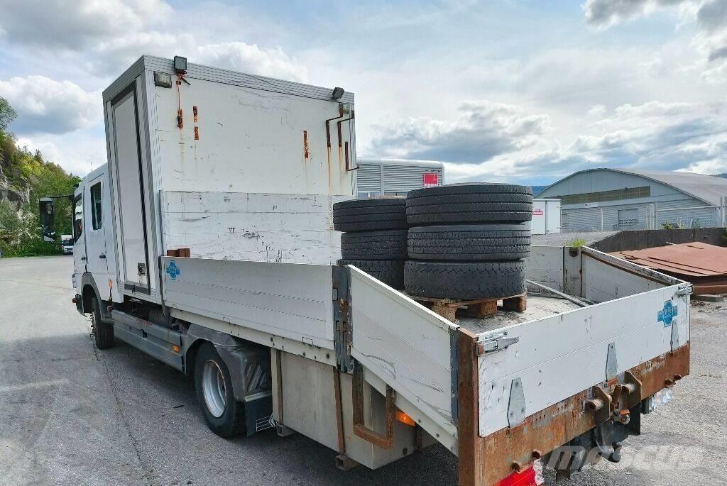 Mercedes-Benz 1018 Van Body Trucks