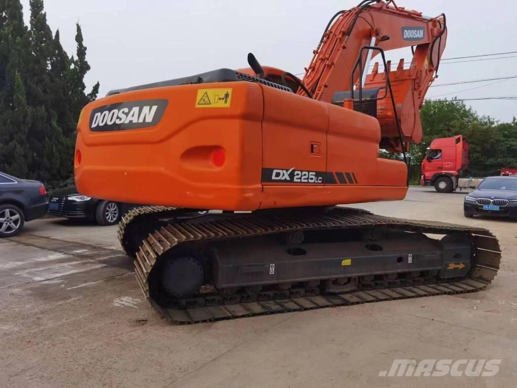 Doosan DX 225 Crawler excavators