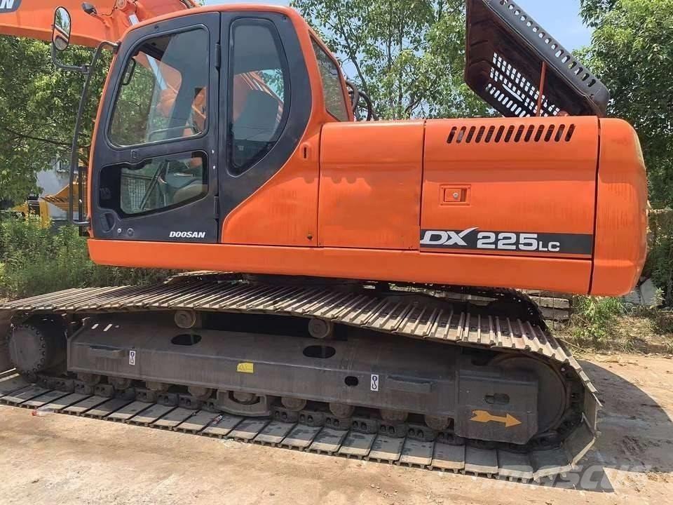 Doosan DX 225 Crawler excavators