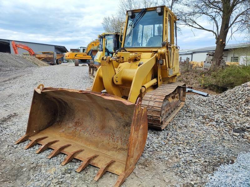 CAT 943 Crawler FEL's