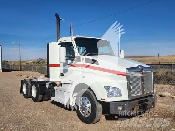Kenworth T880 Truck Tractor Units