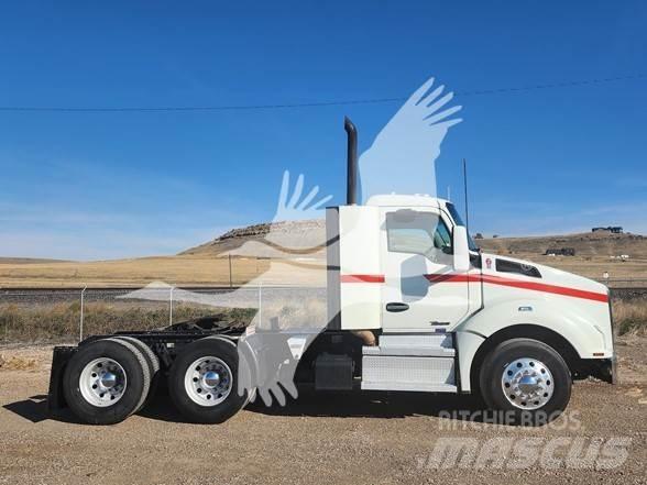 Kenworth T880 Truck Tractor Units