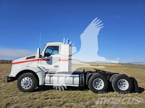 Kenworth T880 Truck Tractor Units