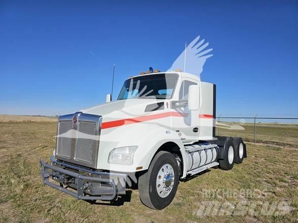 Kenworth T880 Truck Tractor Units