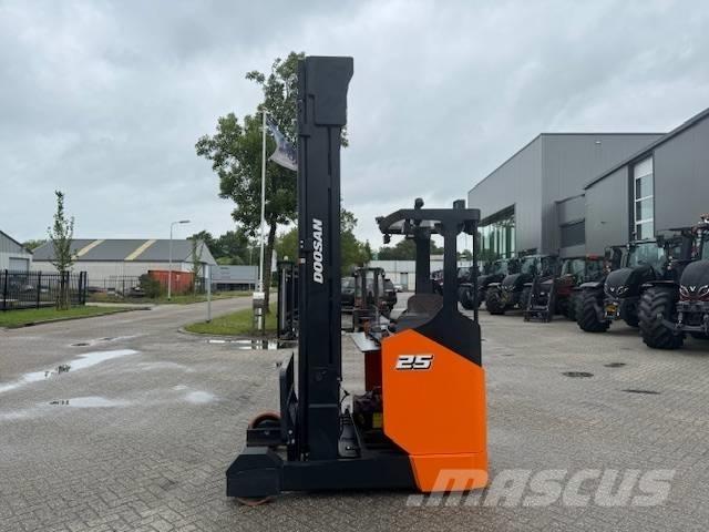 Doosan BR 25 JW-9 Reach truck