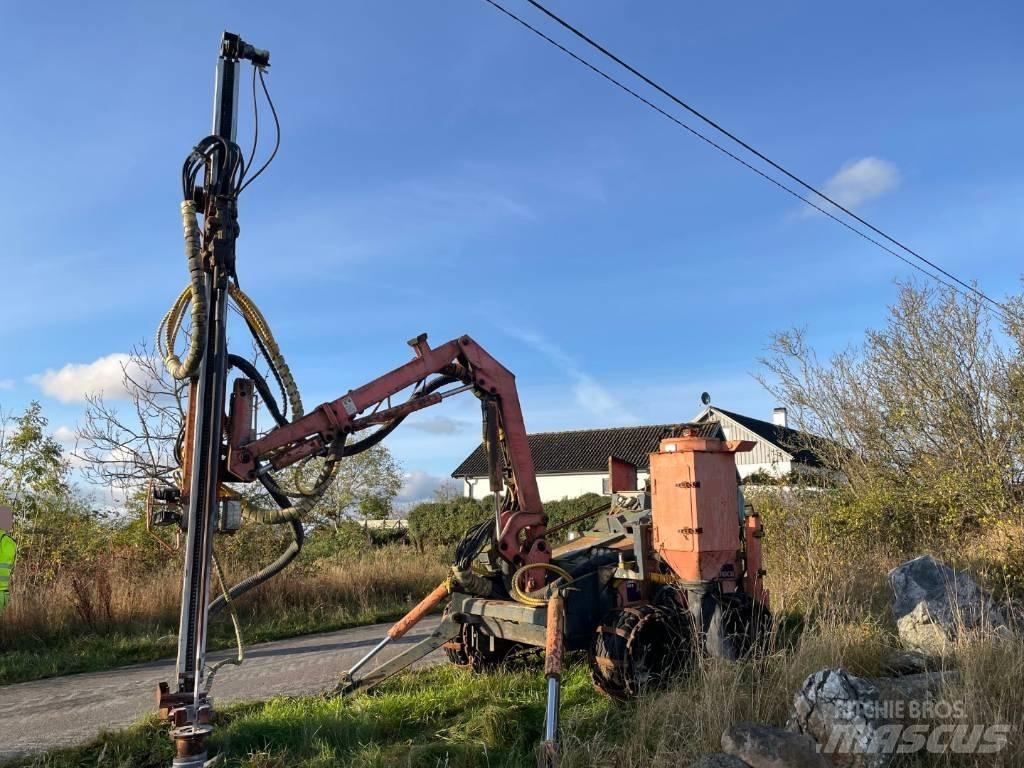 Tamrock Commando 300 Surface drill rigs
