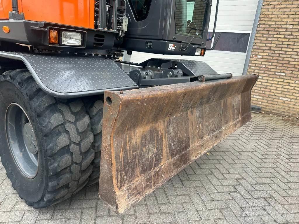 Doosan DX140W-5 Wheeled excavators