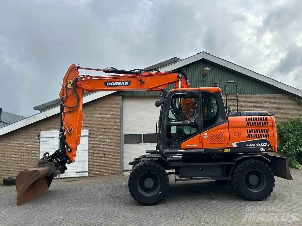 Doosan DX140W-5 Wheeled excavators