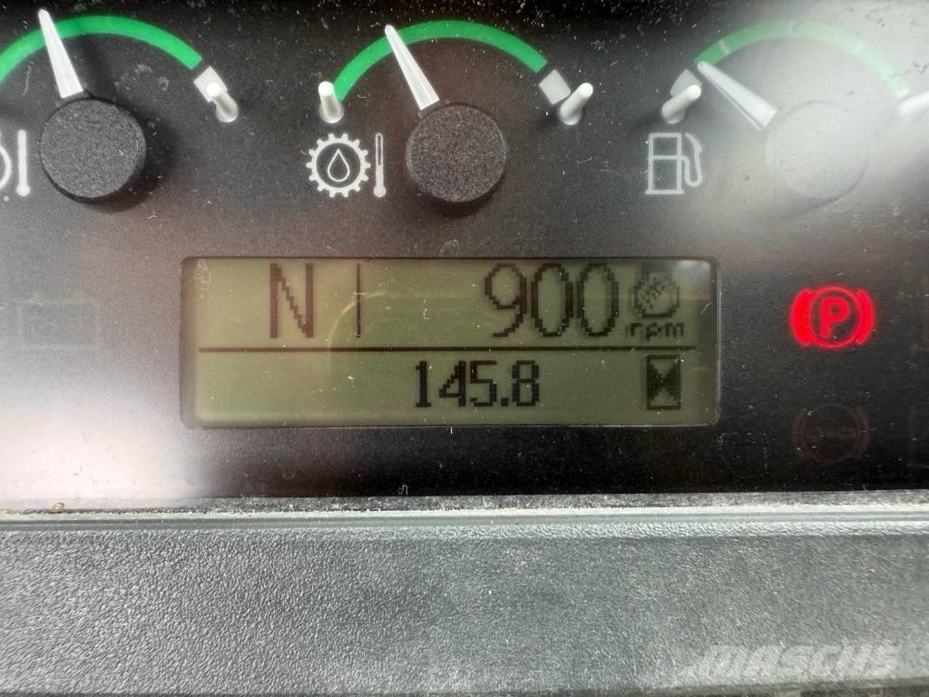 John Deere 710 J TLB's