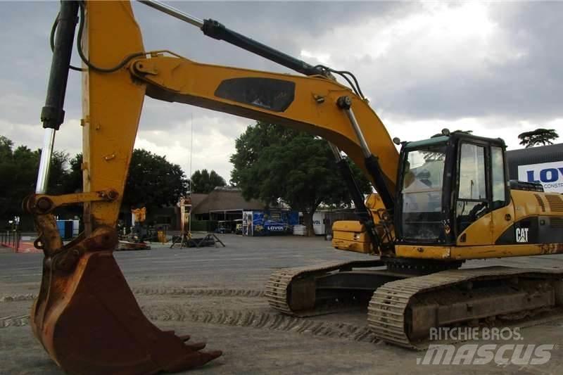CAT 324D Mini excavators < 7t