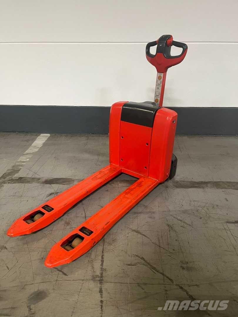 Linde MT15 Pedestrian stacker
