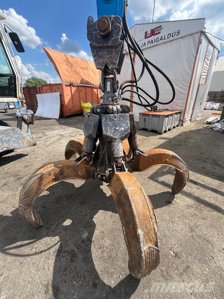 Fuchs MHL 320 Waste / industry handlers