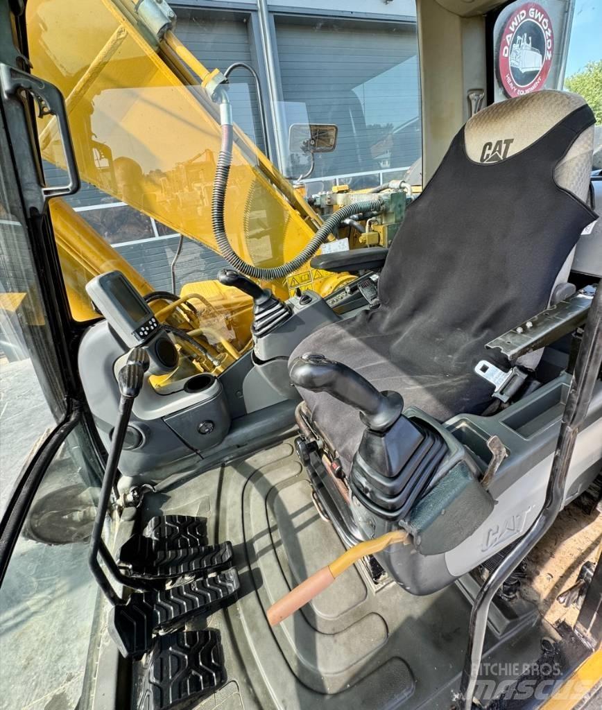 CAT 323 D L Crawler excavators
