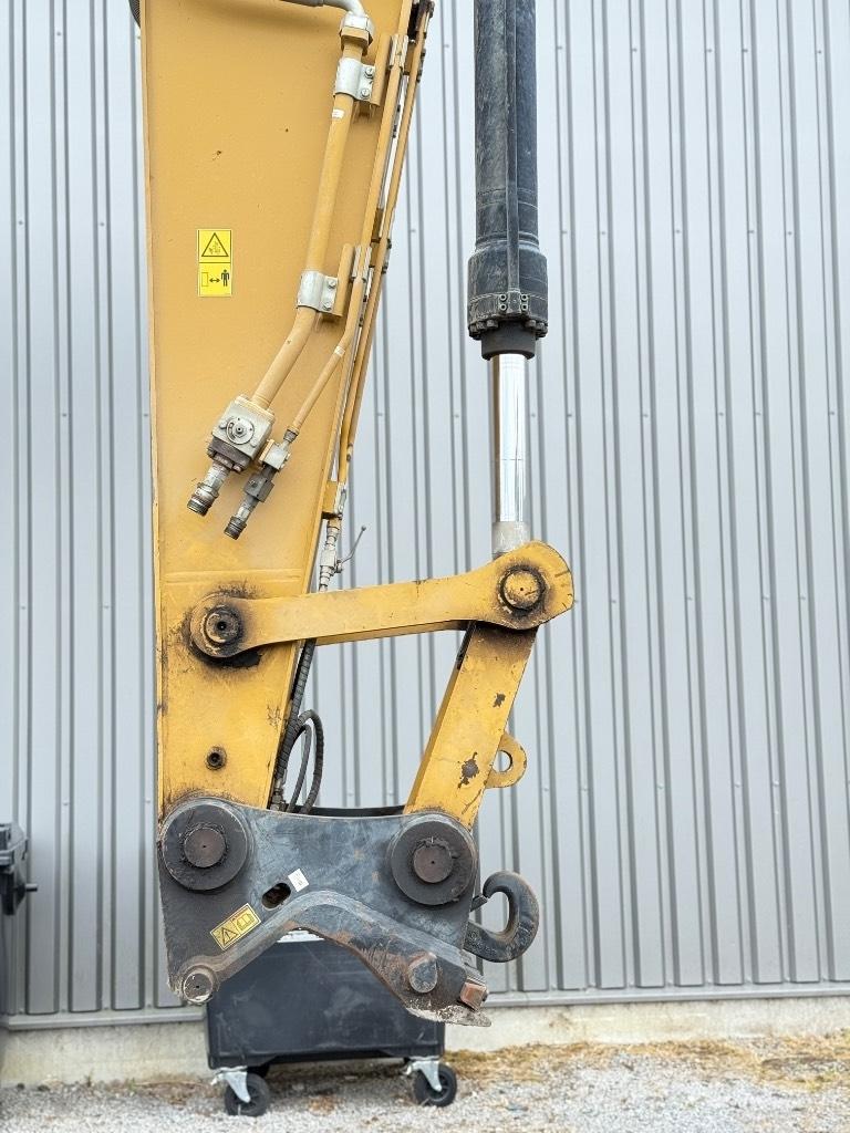 CAT 326 F L Crawler excavators