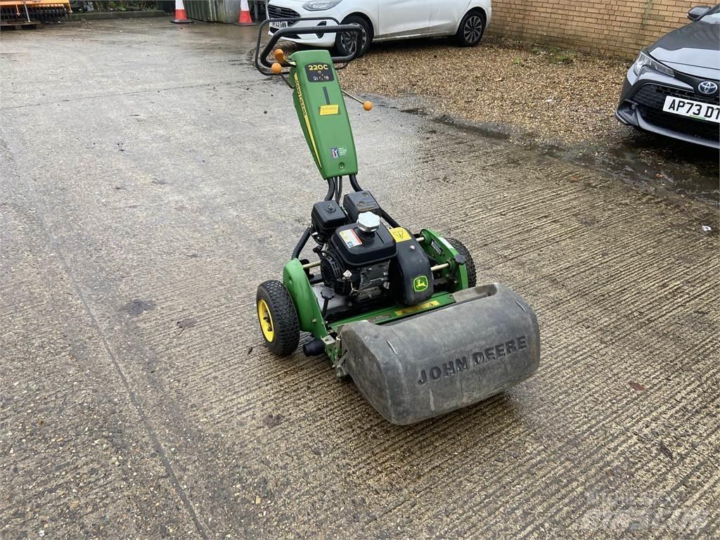 John Deere 220C Other farming machines