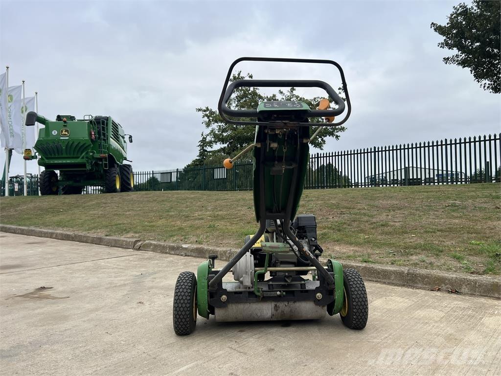 John Deere 220C Other farming machines