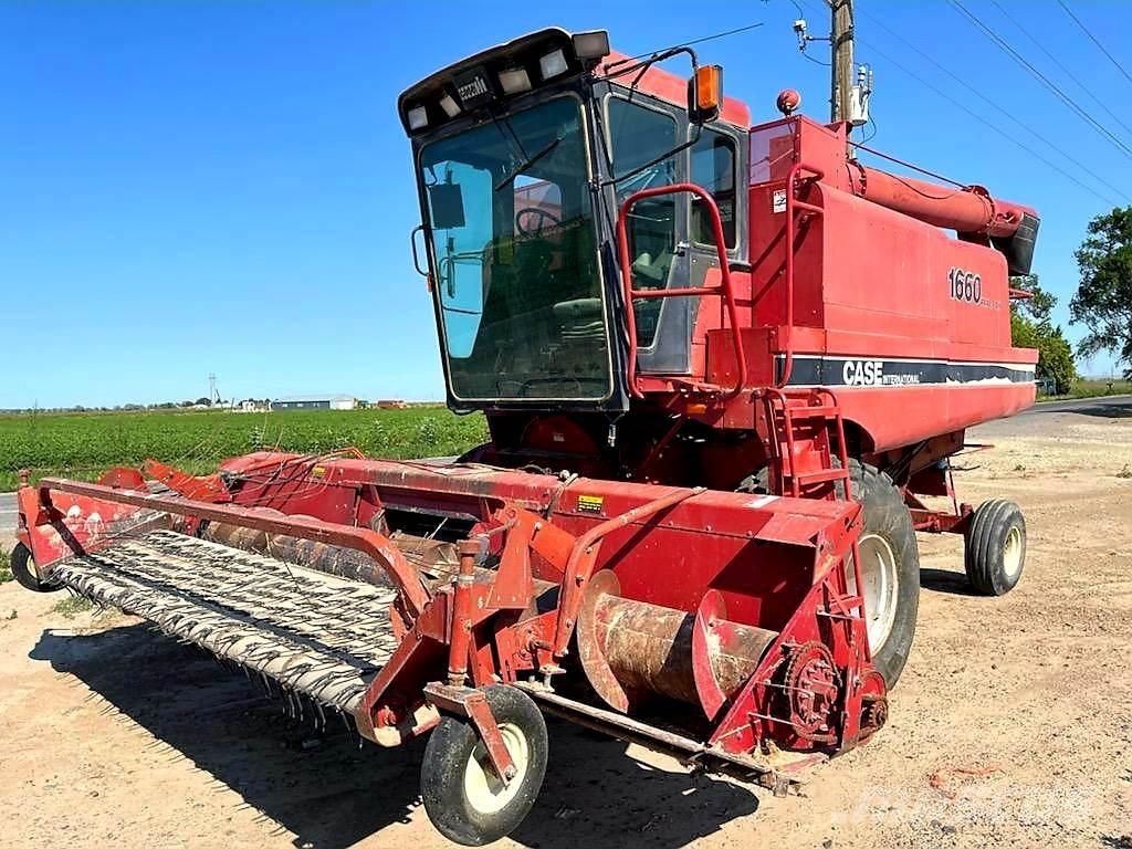 Case IH 1660 Combine harvesters