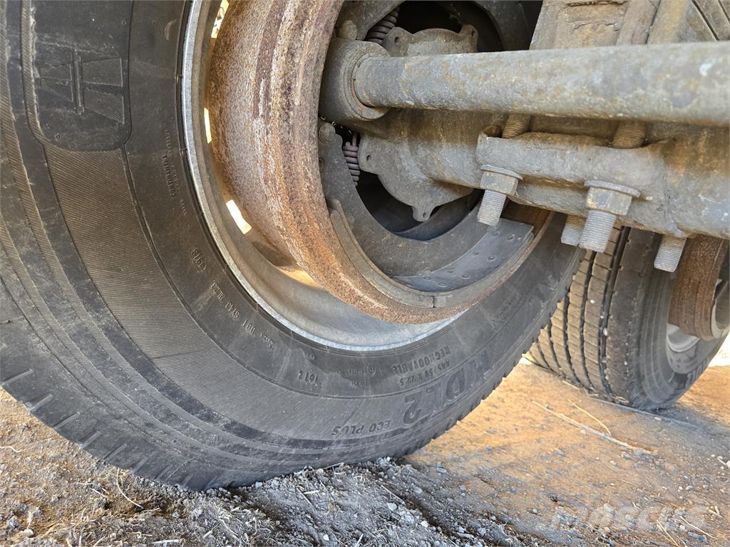 Wabash 53' Van Body Trailers