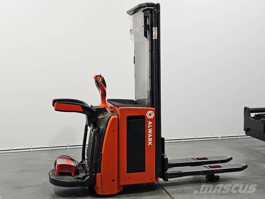 Linde L16AP Self propelled stackers