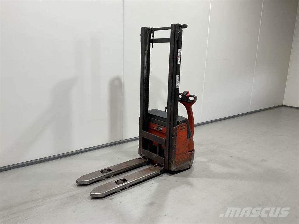 Linde L12 Self propelled stackers