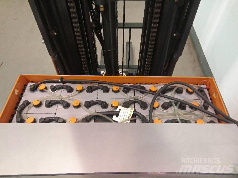 Still FMX 17 Reach truck