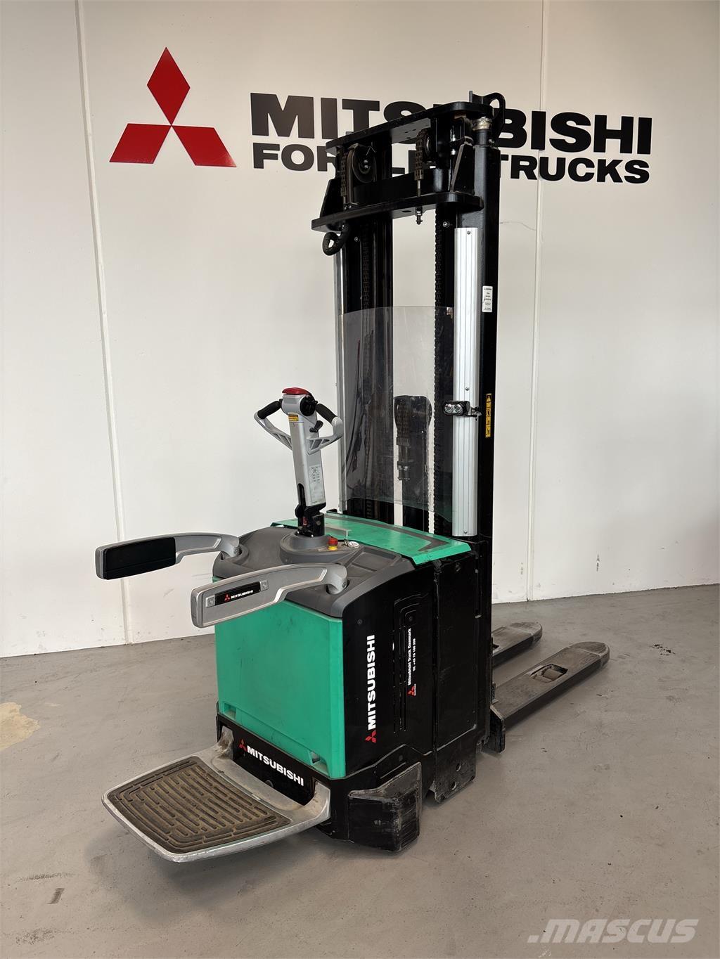 Mitsubishi SBV16N Self propelled stackers