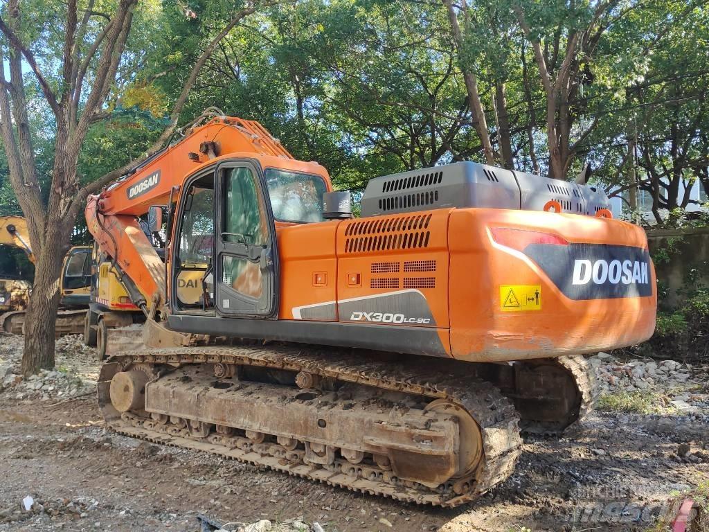Doosan DX 300 LC Crawler excavators