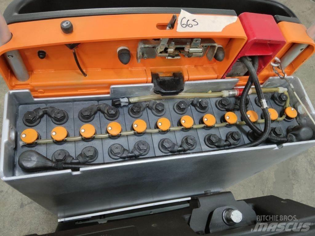 Still CX-T Towing truck