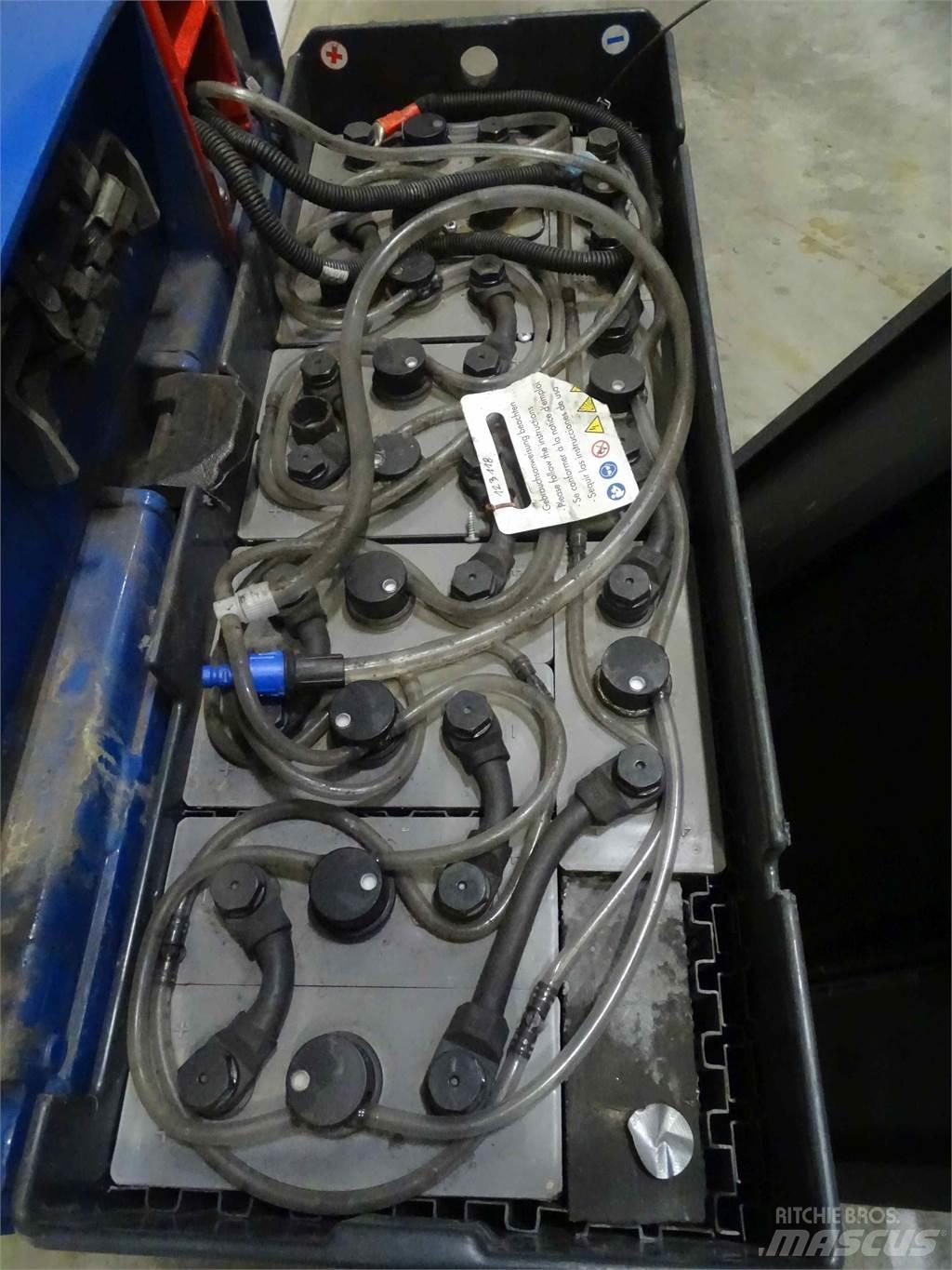 Still CX-T Towing truck