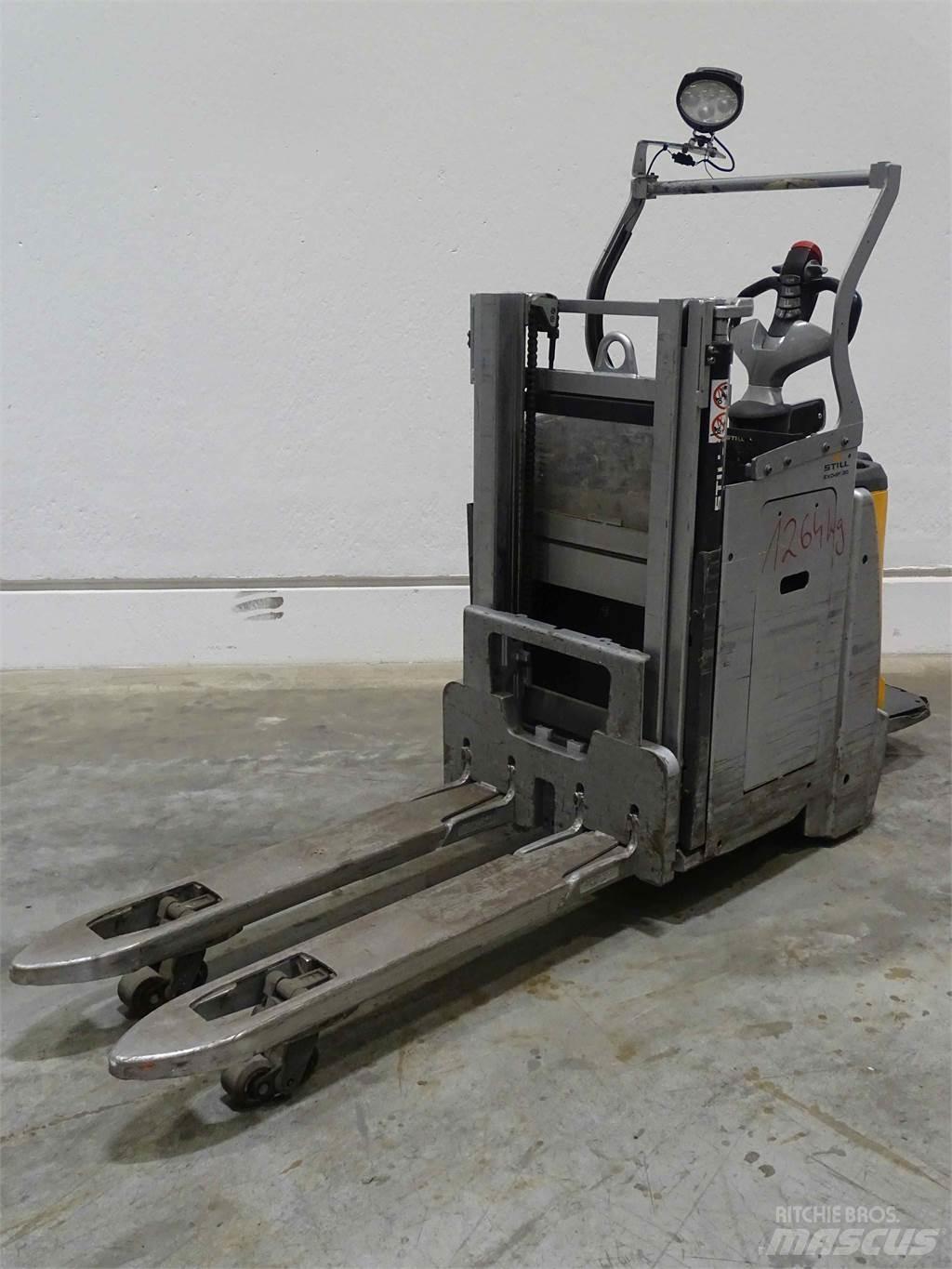 Still EXD-SF20 Pedestrian stacker