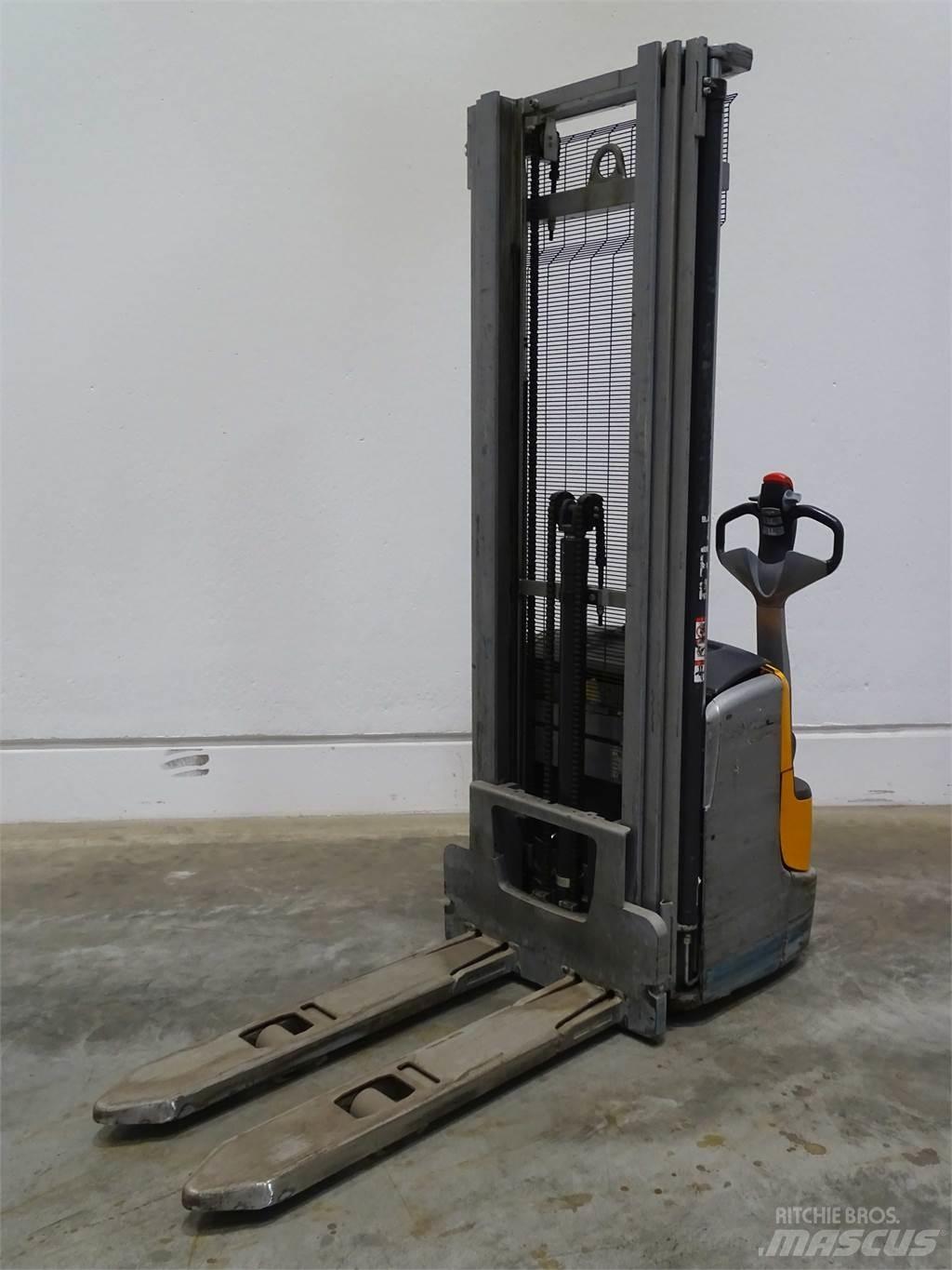 Still EXV14C Pedestrian stacker
