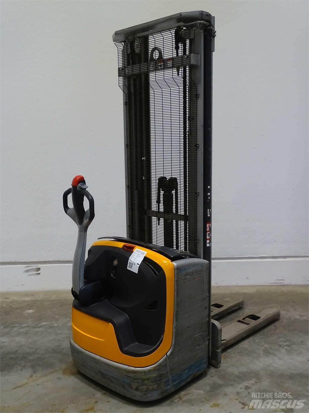 Still EXV14C Pedestrian stacker