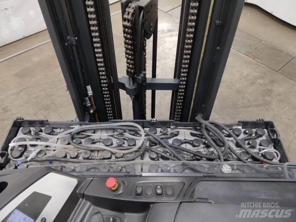 Still FM-X17 Reach truck
