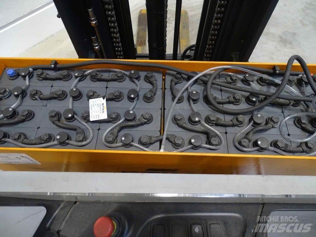 Still FM-X17 Reach truck