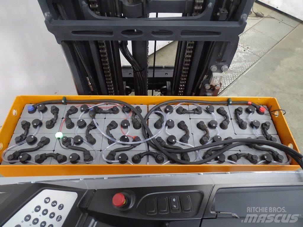 Still FM-X17 Reach truck