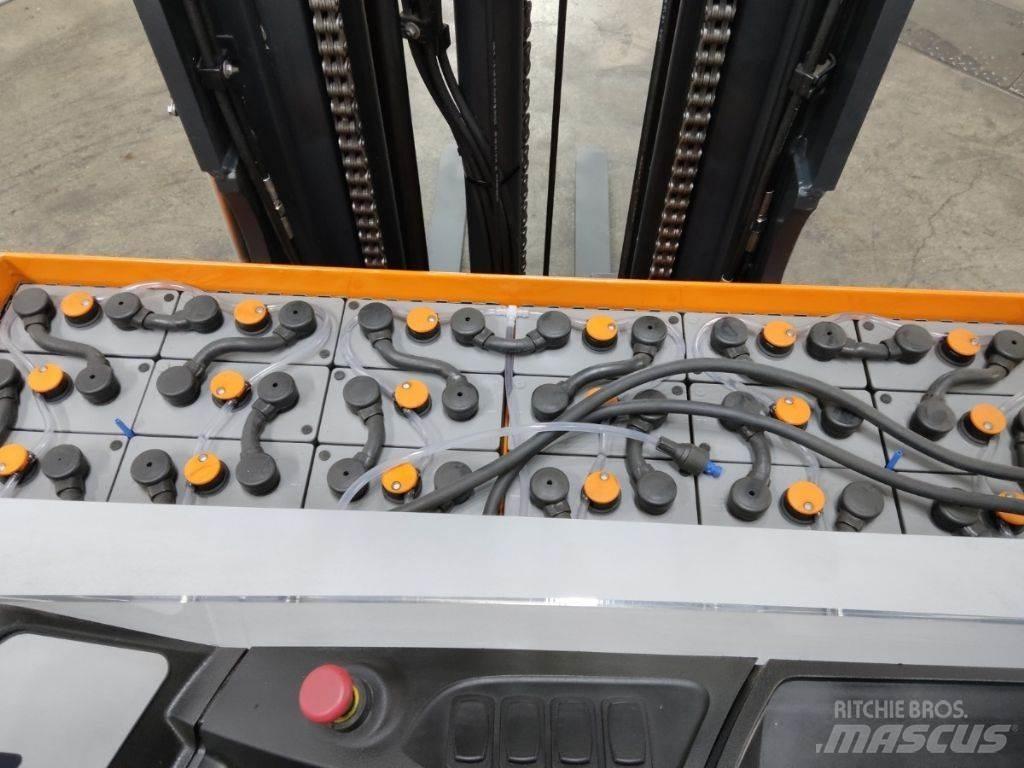 Still FM-X17 Reach truck