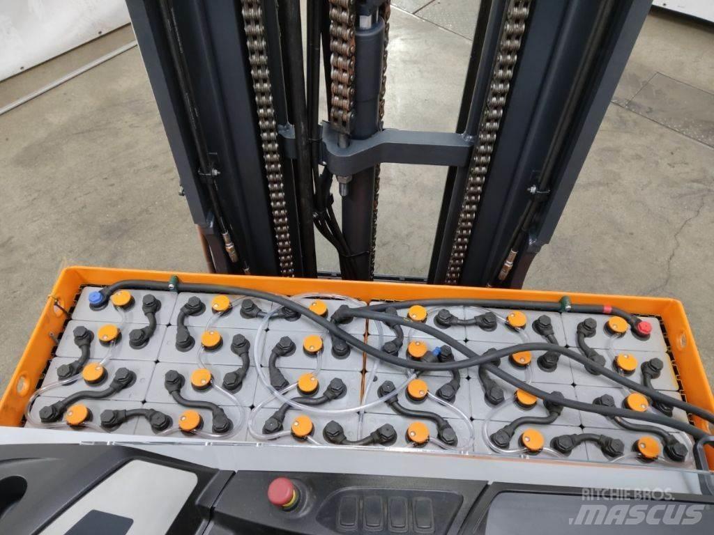 Still FM-X17 Reach truck